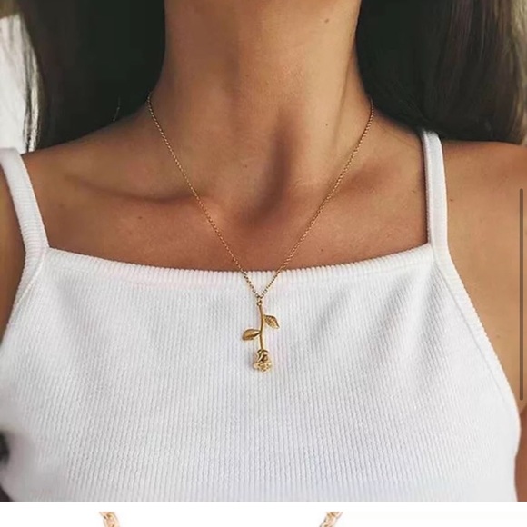 Silver rose 🌹 necklace - Picture 2 of 7